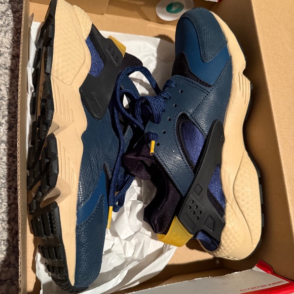 Nike hurachae - Picture 1 of 3